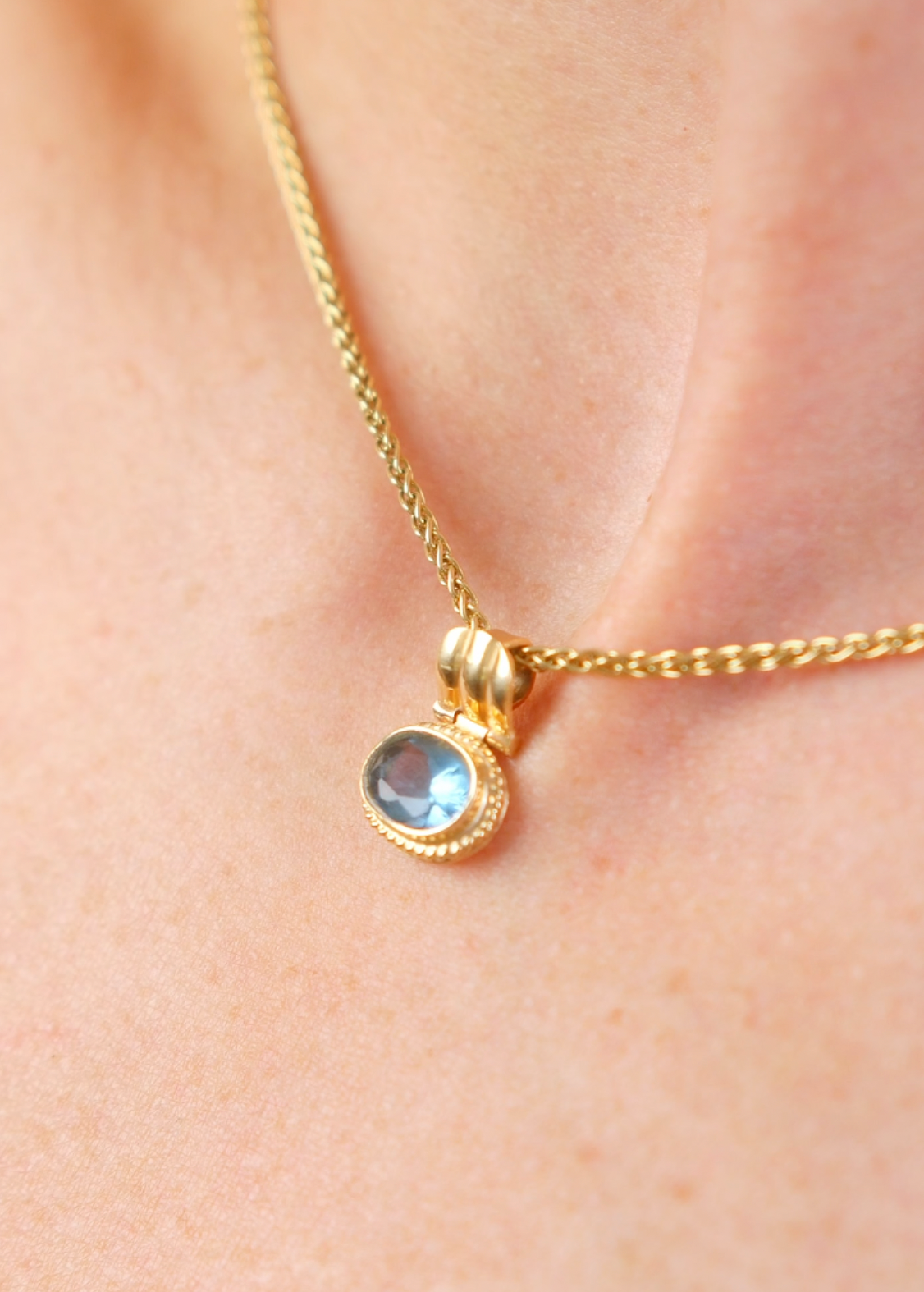 Collar Agua Marina de Oro Amarillo 18 Kilates