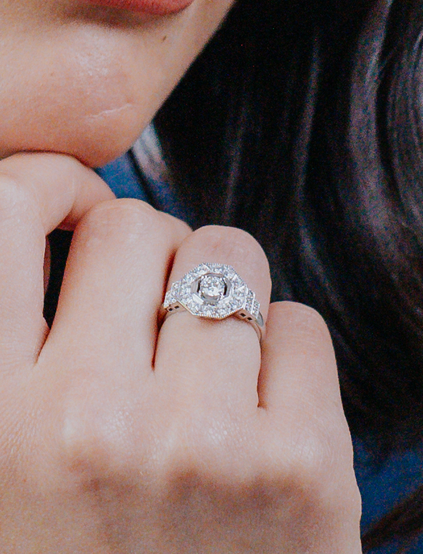 Anillo de Oro Blanco 18K  Diamantes