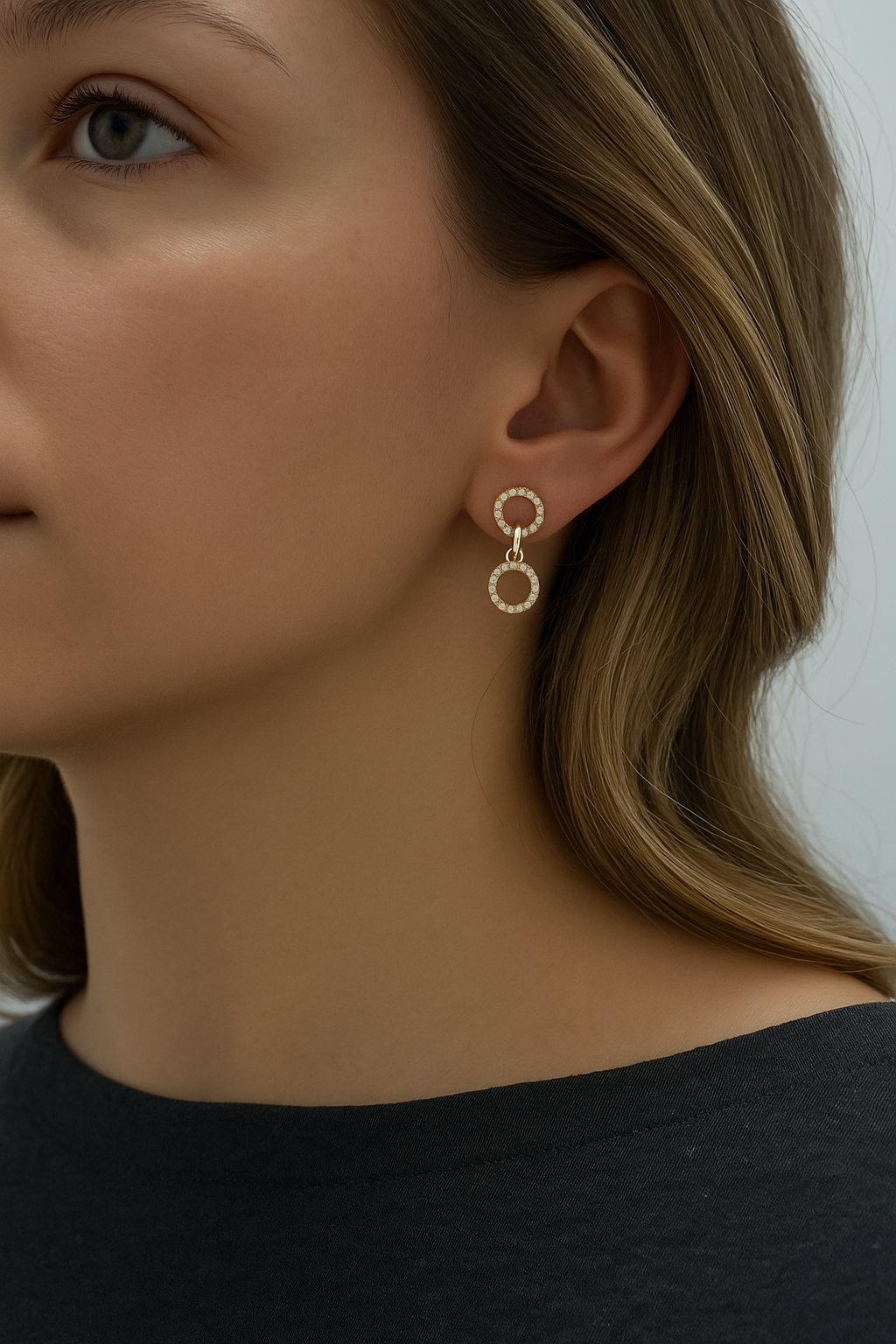 Par de Aros de Oro 18 Kilates y Circón