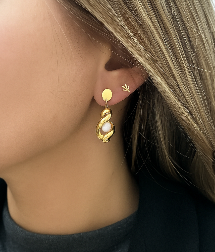 Par de Aros Espiral Oro 18 Kilates y Perla