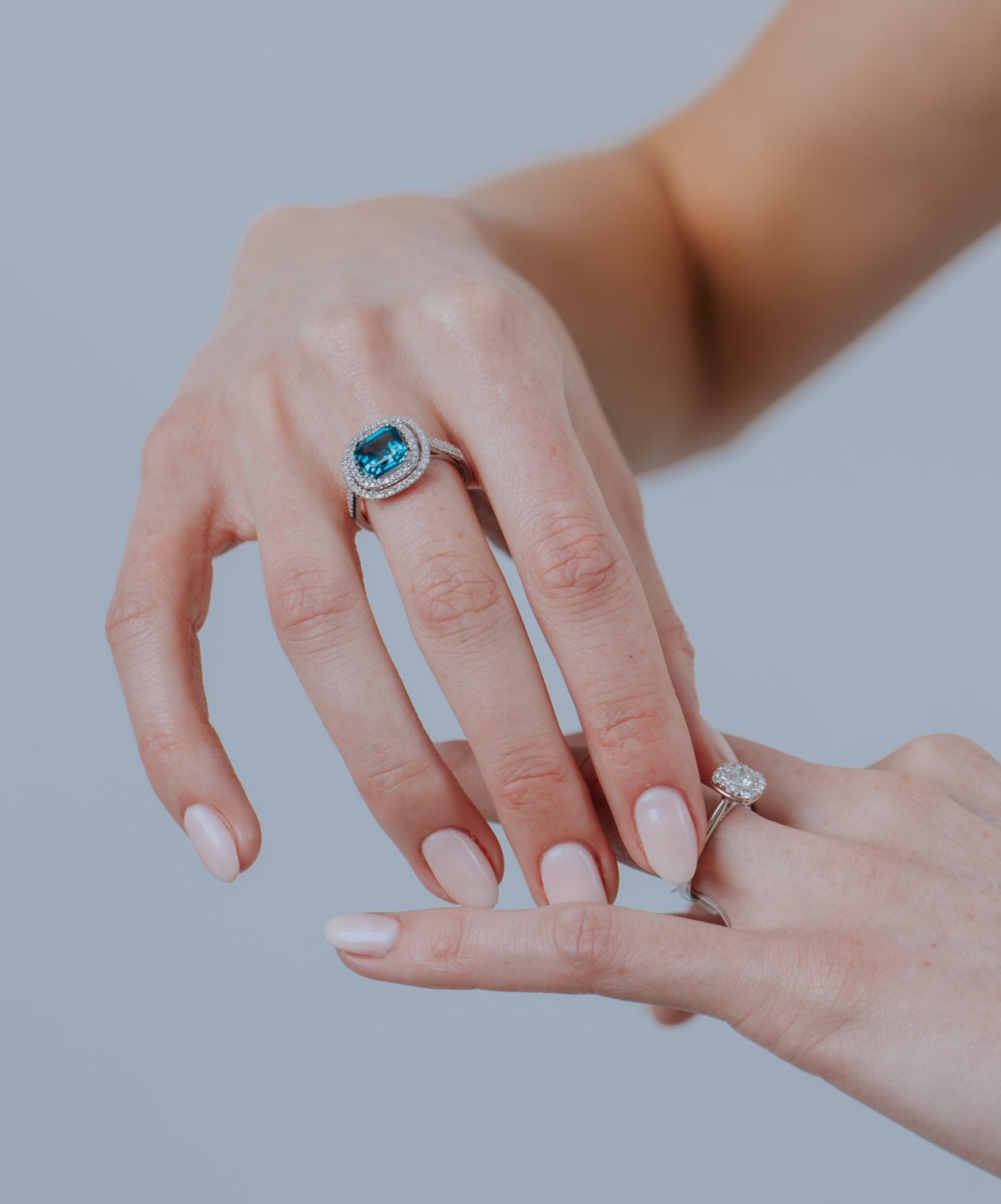 Anillo Diamantes Topacio Azul Oro Blanco 18K