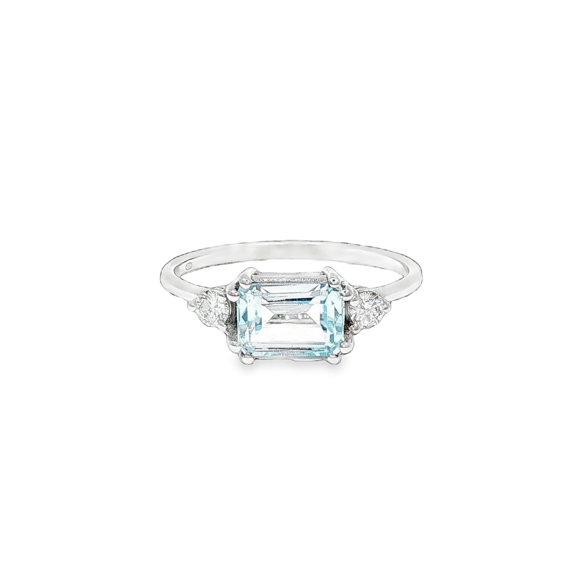 Anillo Agua Marina y Diamantes Oro Blanco 18K