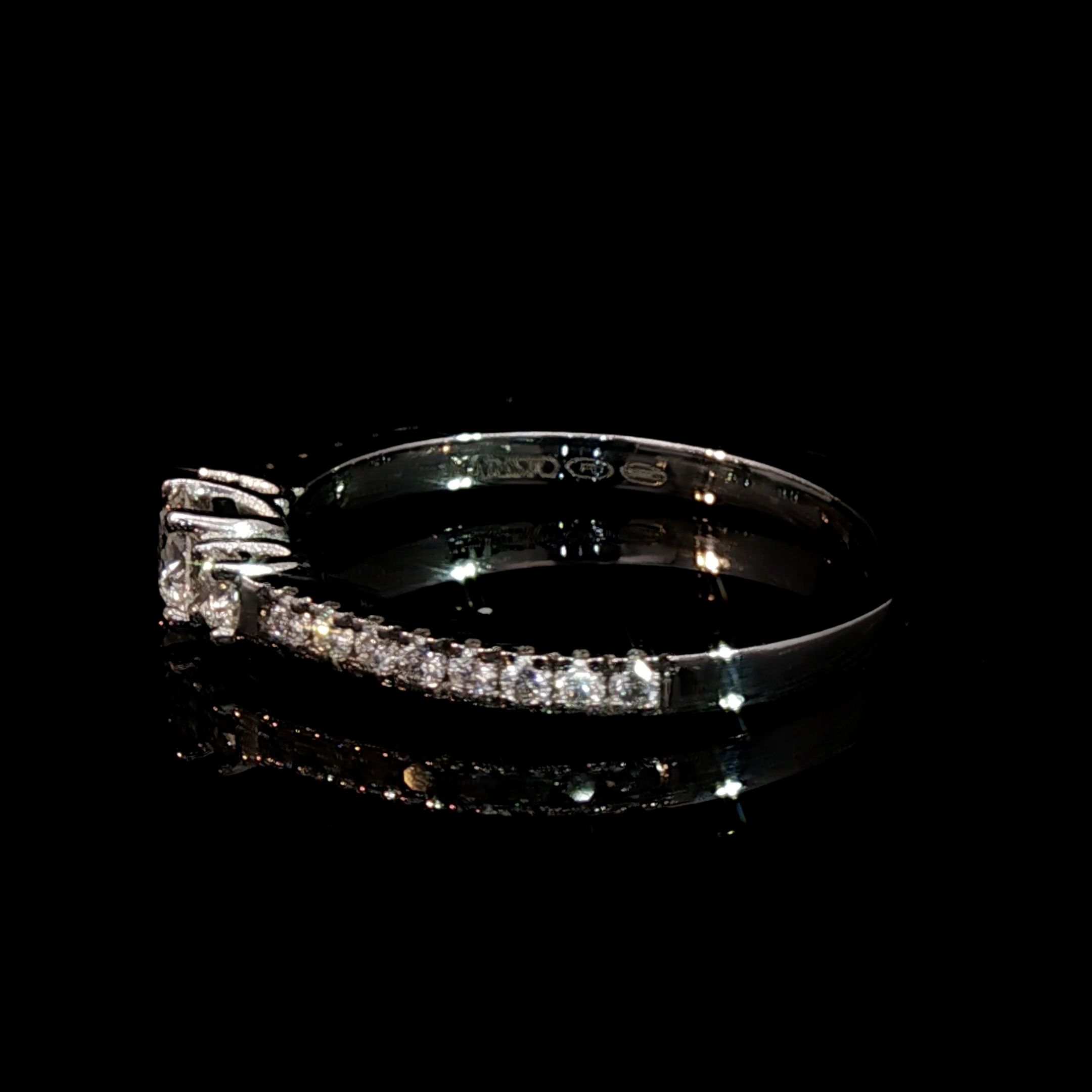 Anillo Tricillo Medio Cintillo Platino con Diamantes