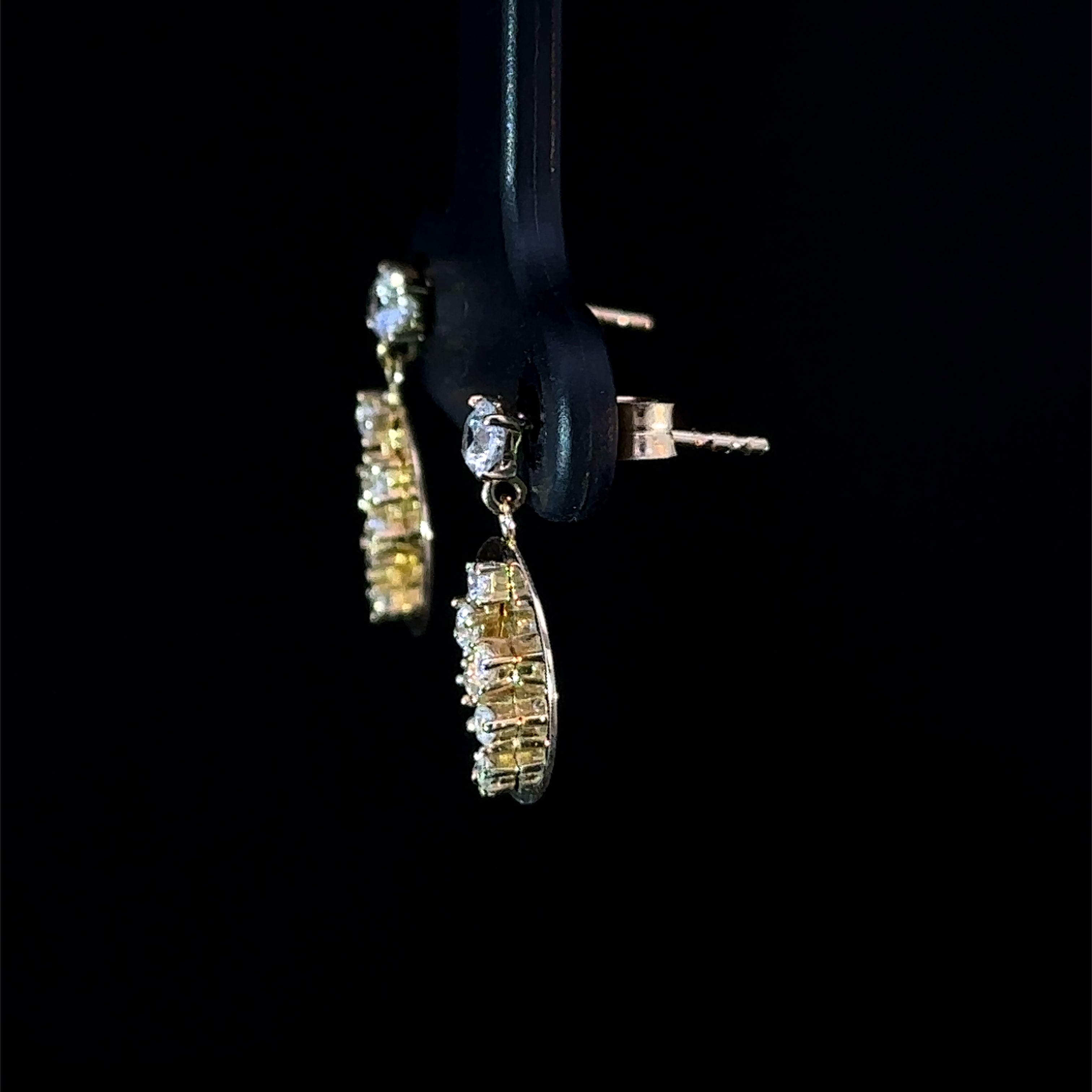 Par de aros en Oro Amarillo con Circon