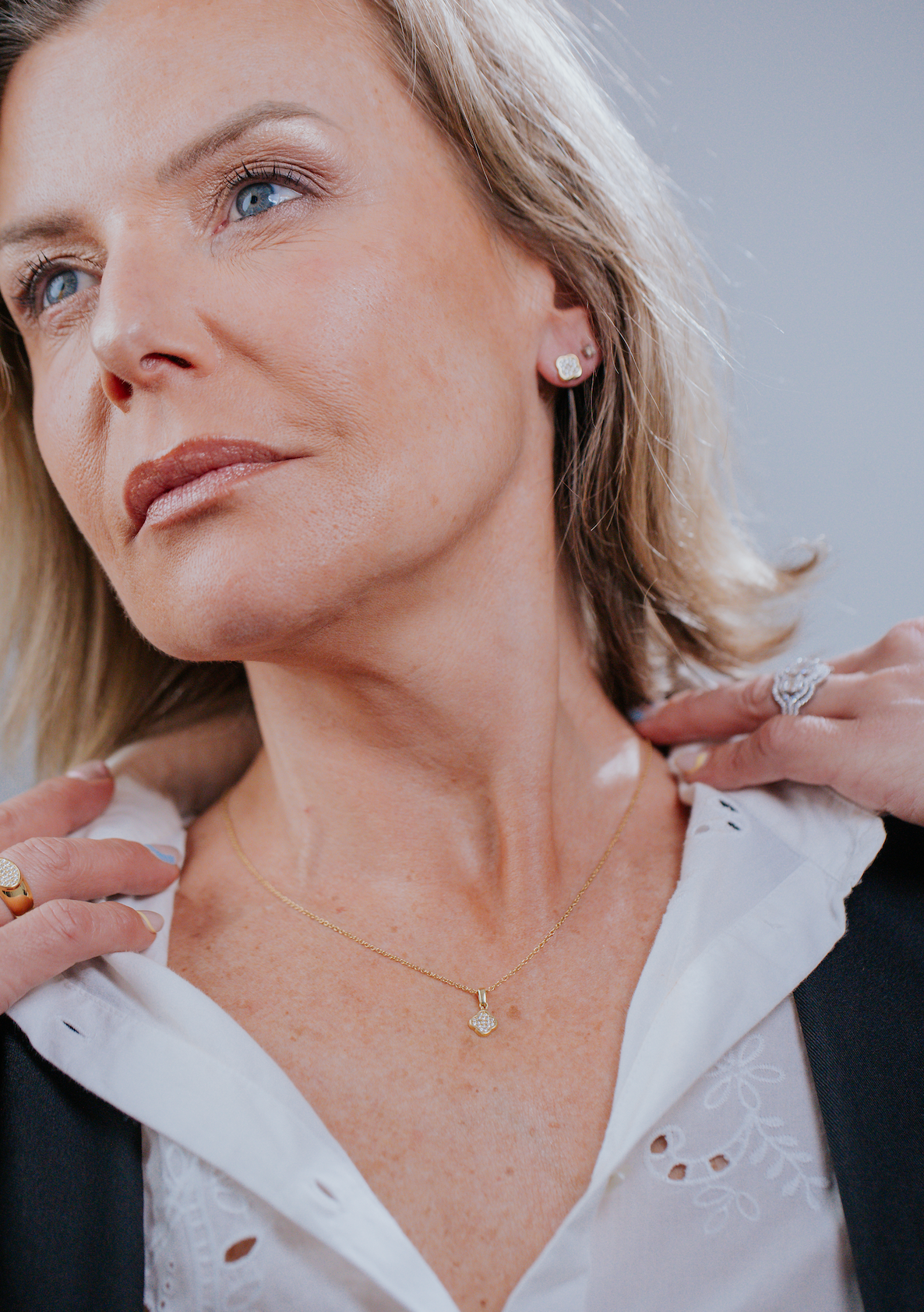 Par de Aros de Oro 18 Kilates y Circón