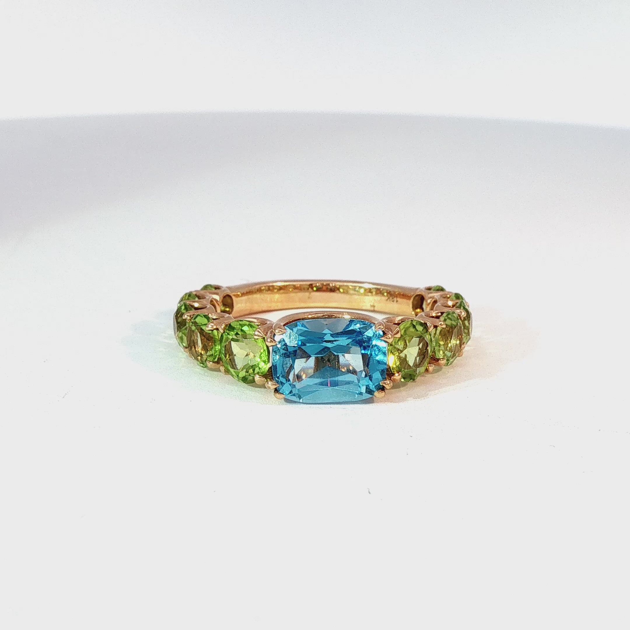 Anillo Oro Amarillo 18K Topacio y Peridotos