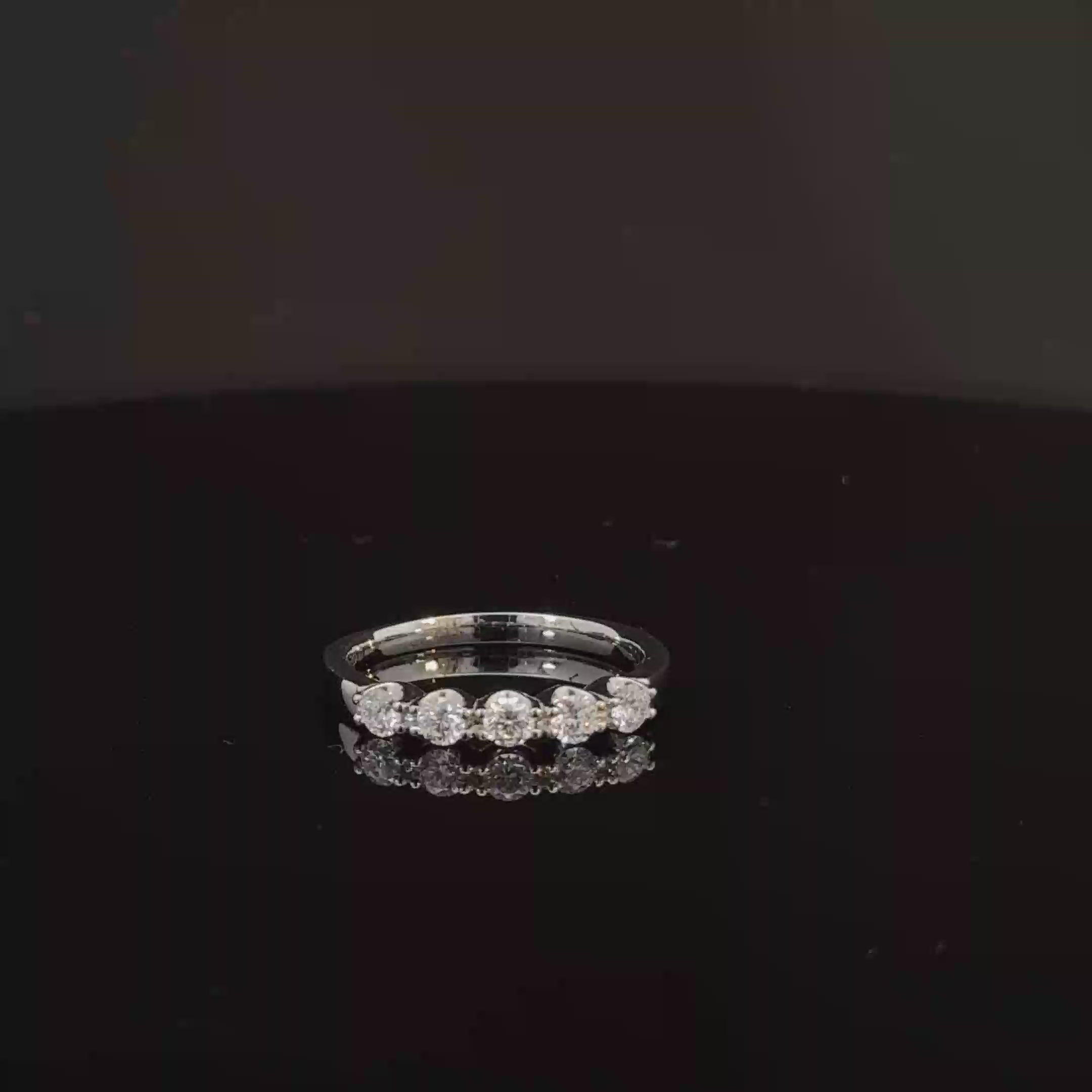 Anillo Cintillo Platino con Diamantes