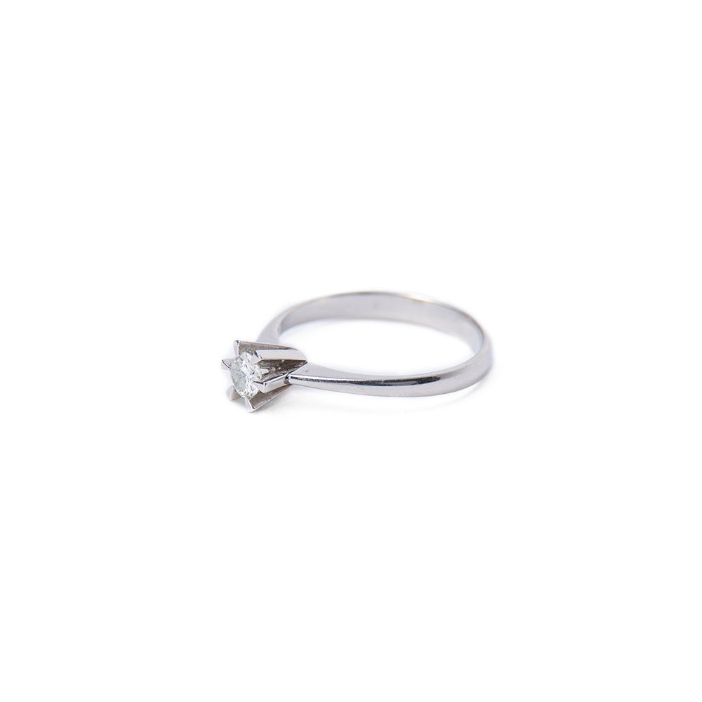 Anillo Solitario de Platino con Diamante Natural